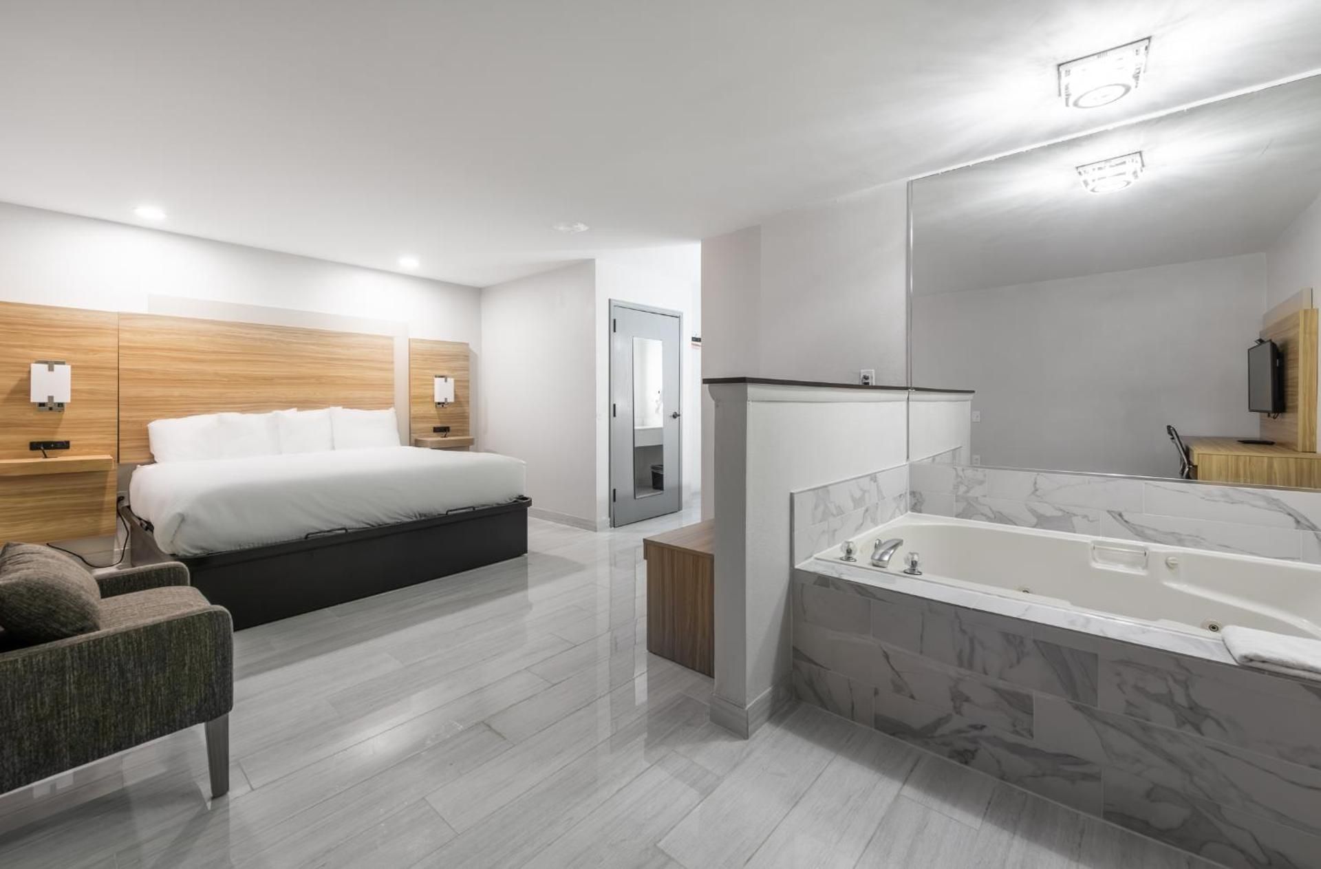 Suite with Hot Tub