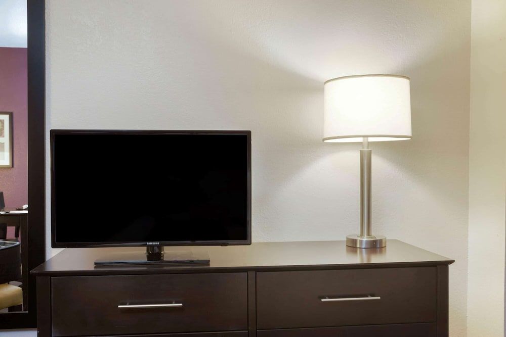 La Quinta Inn by Wyndham Miami Airport North Room, 1 King Bed, Non Smoking 7