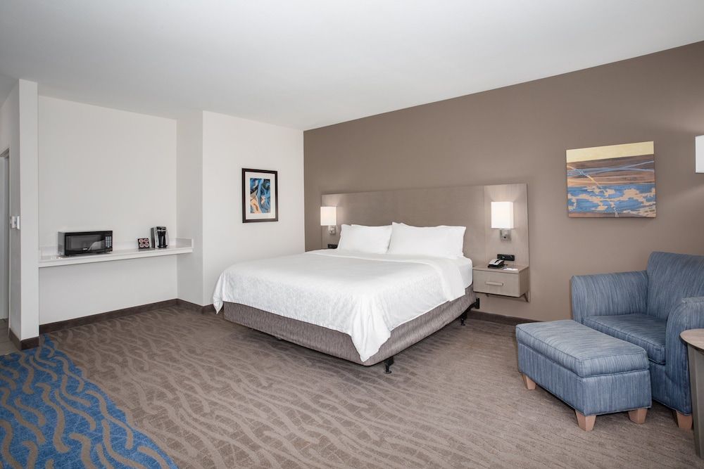 Standard Room, 1 King Bed, Accessible (Mobility, Bathtub)