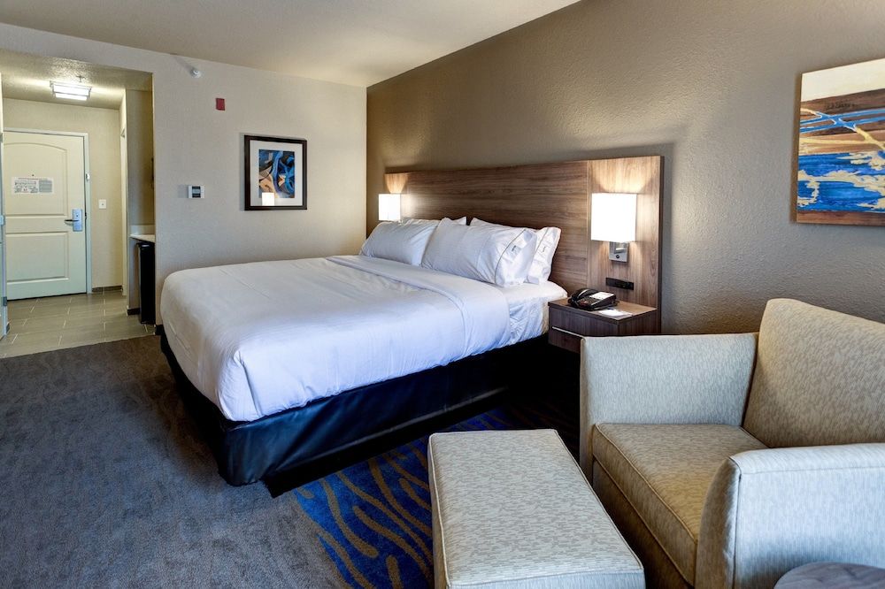 Standard Room, 1 King Bed, Accessible (Communications)
