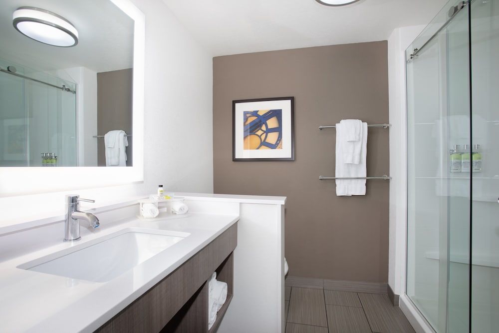 Standard Room, 2 Queen Beds, Accessible (Mobility, Tub)