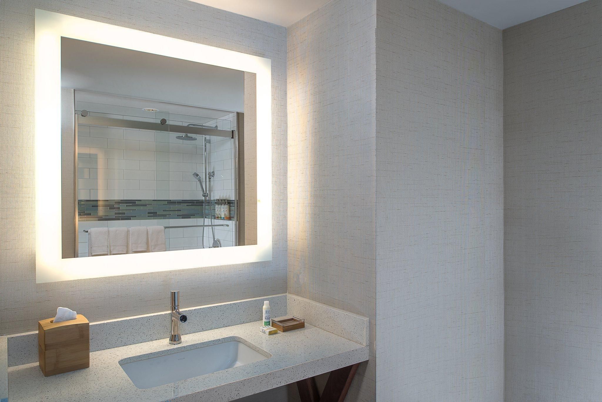 1 King Standard Communication Accessible Roll Shower
