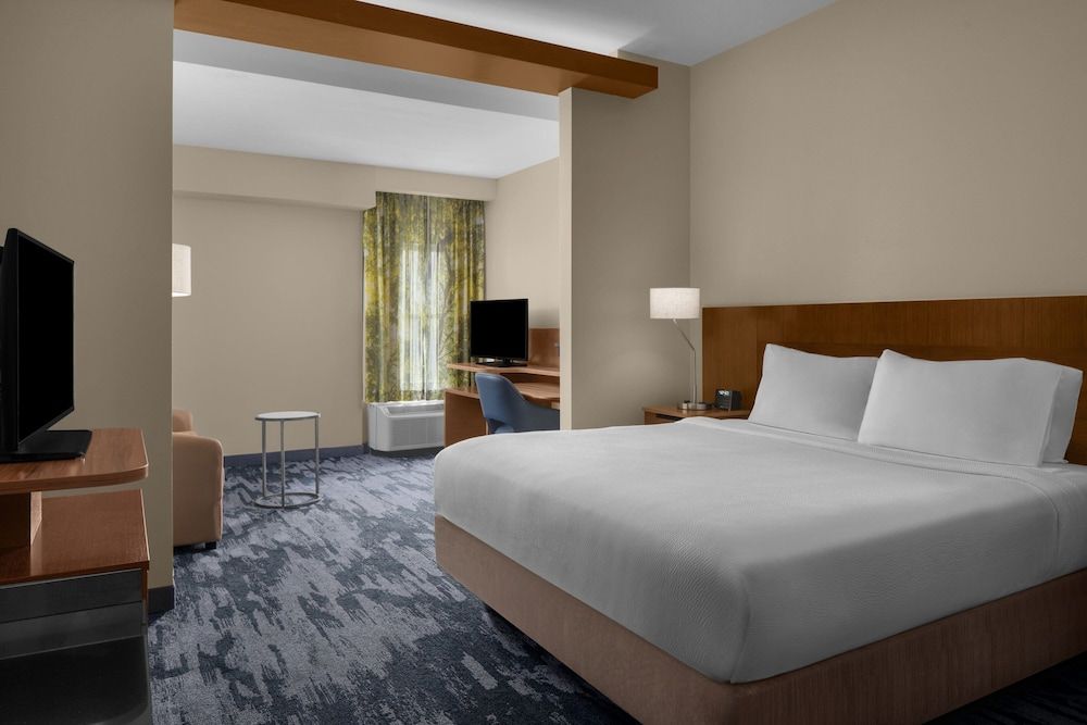 undefined Fairfield Inn & Suites Savannah Downtown/Historic District 3