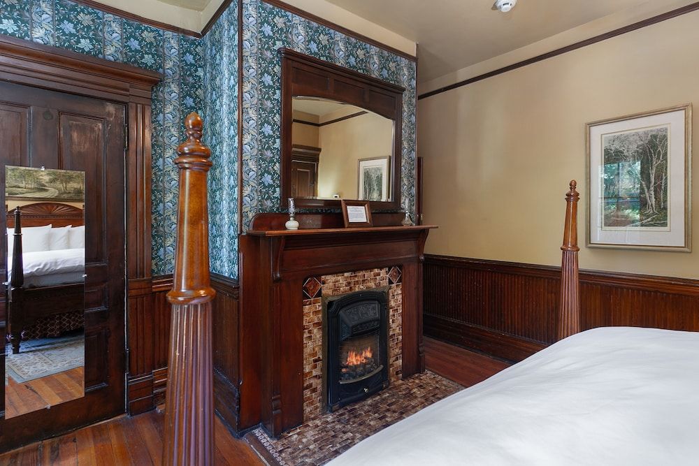 Cedar Crest Inn Room, Private Bathroom (Garden Room) 3