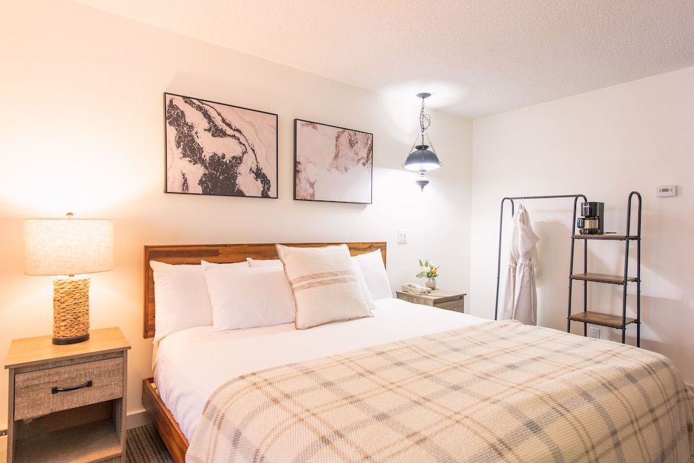 Standard Room, 1 King Bed