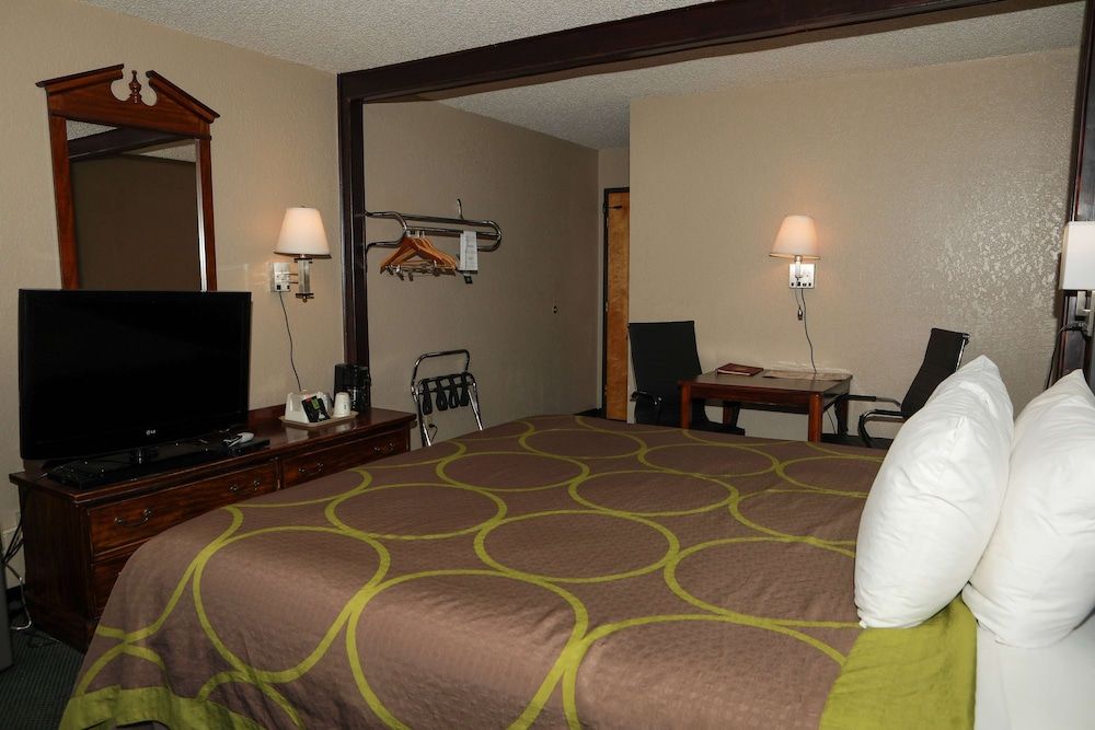 Standard Room, 1 King Bed