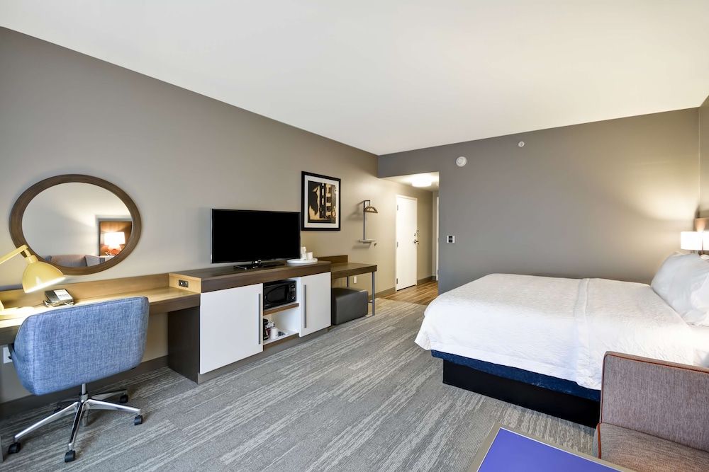 Room, 1 King Bed, Accessible (Hearing)