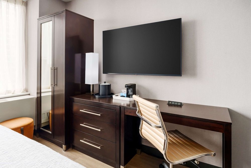 Hampton Inn Manhattan/Times Square Central Room, 2 Double Beds 9