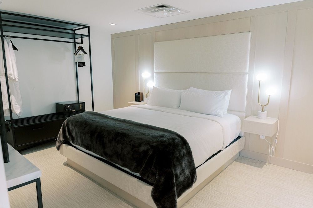 Hotel Covington Cincinnati Riverfront Luxury Penthouse, 1 King Bed, Terrace, City View 2