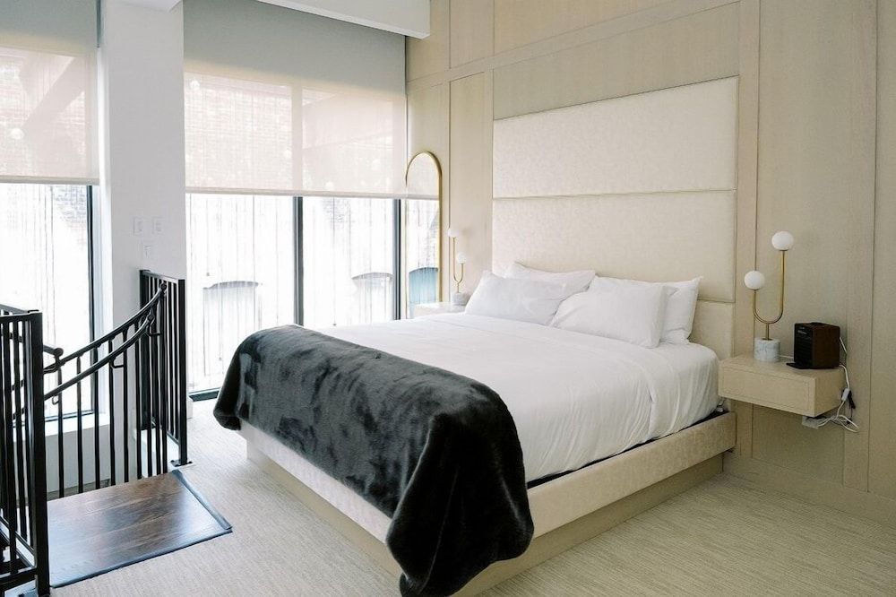 Hotel Covington Cincinnati Riverfront Luxury Loft, 1 King Bed, Kitchenette