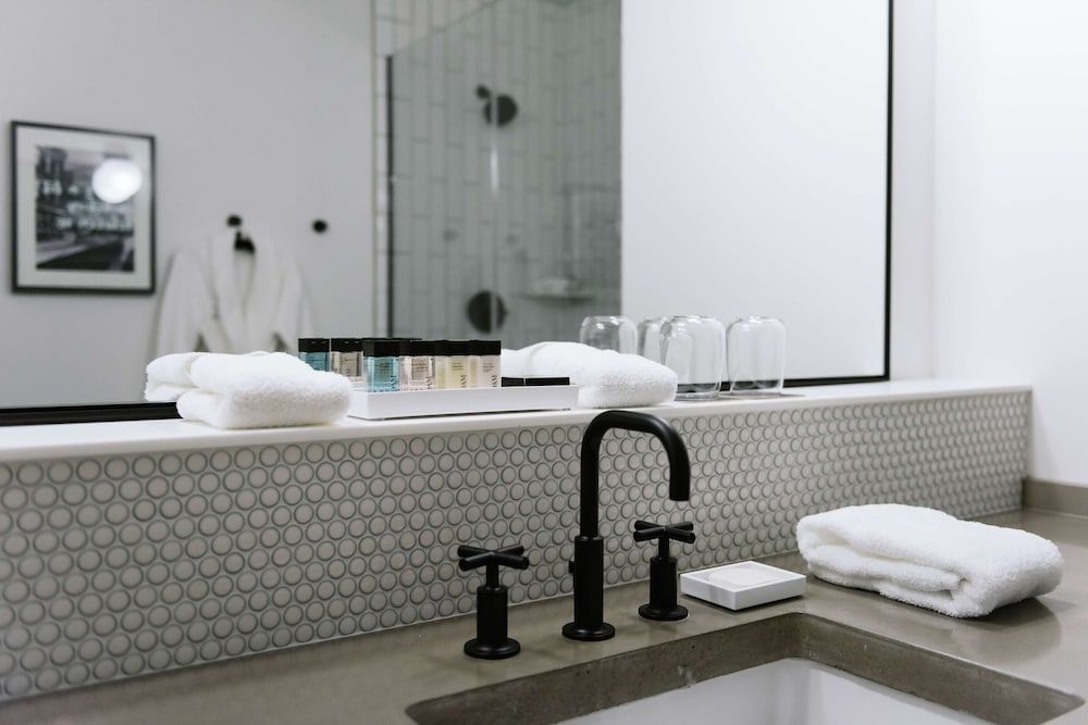 Hotel Covington Cincinnati Riverfront Queen City Double Queen 5