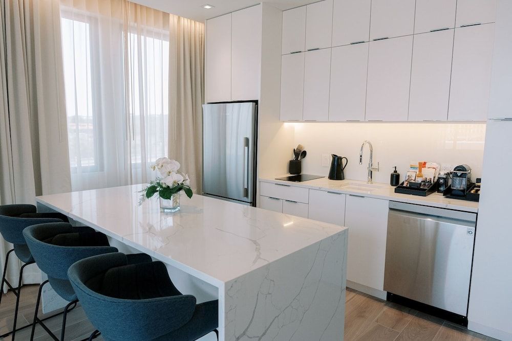 Hotel Covington Cincinnati Riverfront Luxury Penthouse, 1 King Bed, Terrace, City View 6