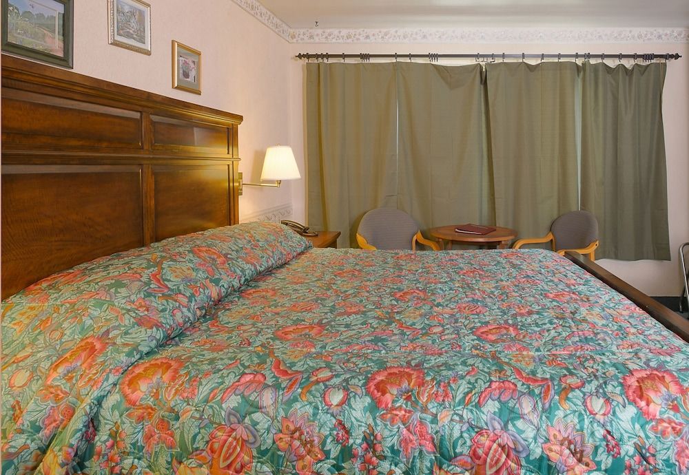 Standard Room, 1 King Bed