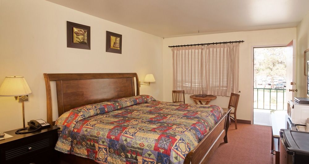 Standard Room, 1 King Bed