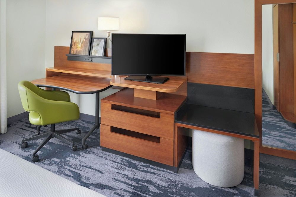 Fairfield Inn & Suites Reading Wyomissing Room, 1 King Bed 6