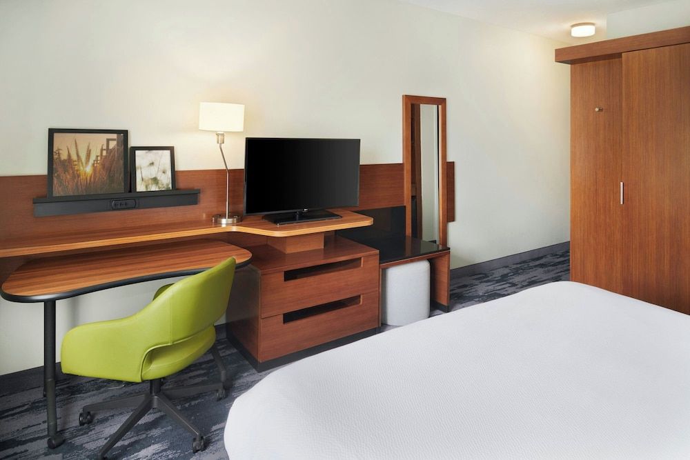 Fairfield Inn & Suites Reading Wyomissing Room, 1 King Bed