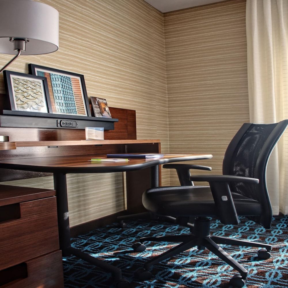 Fairfield Inn & Suites Reading Wyomissing Room, 1 King Bed 7