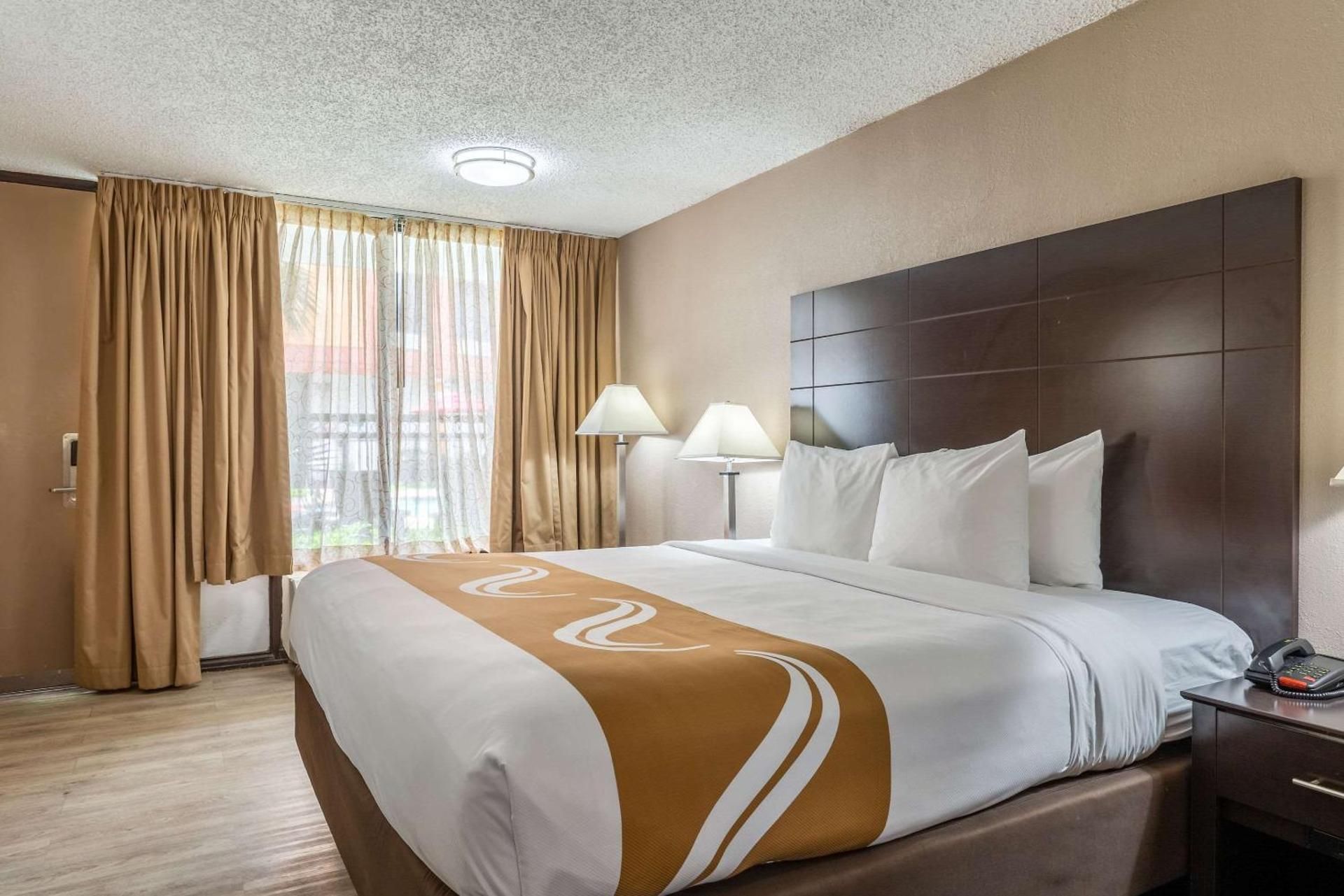 1 King Bed, Efficiency, Suite, Nonsmoking