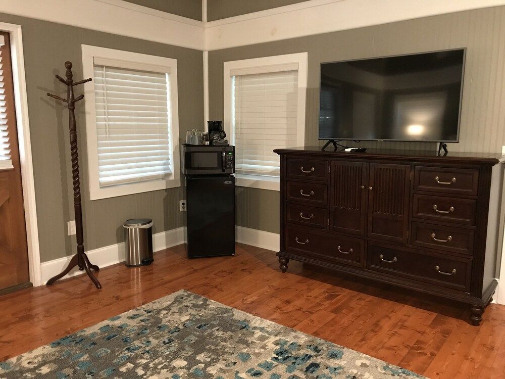 Barefoot Hills Luxury Cabin 6