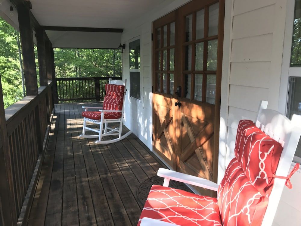 Barefoot Hills Luxury Cabin 4