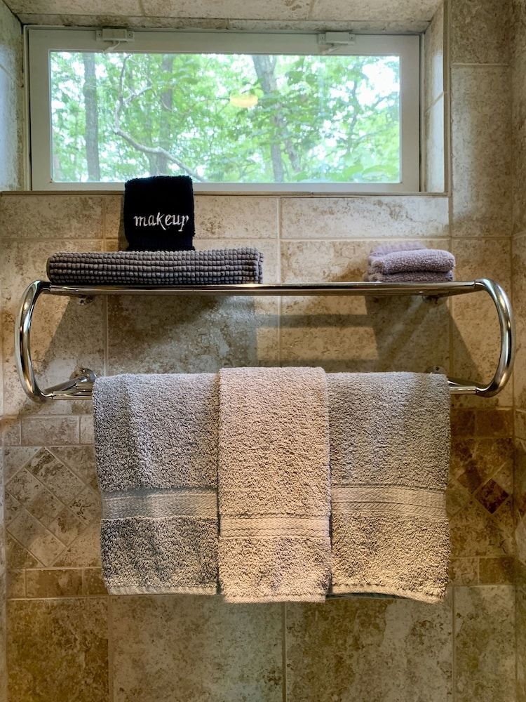 Barefoot Hills Design Cabin, 1 Queen Bed, Refrigerator & Microwave 11