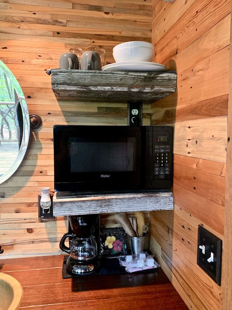 Barefoot Hills Design Cabin, 1 Queen Bed, Refrigerator & Microwave 15