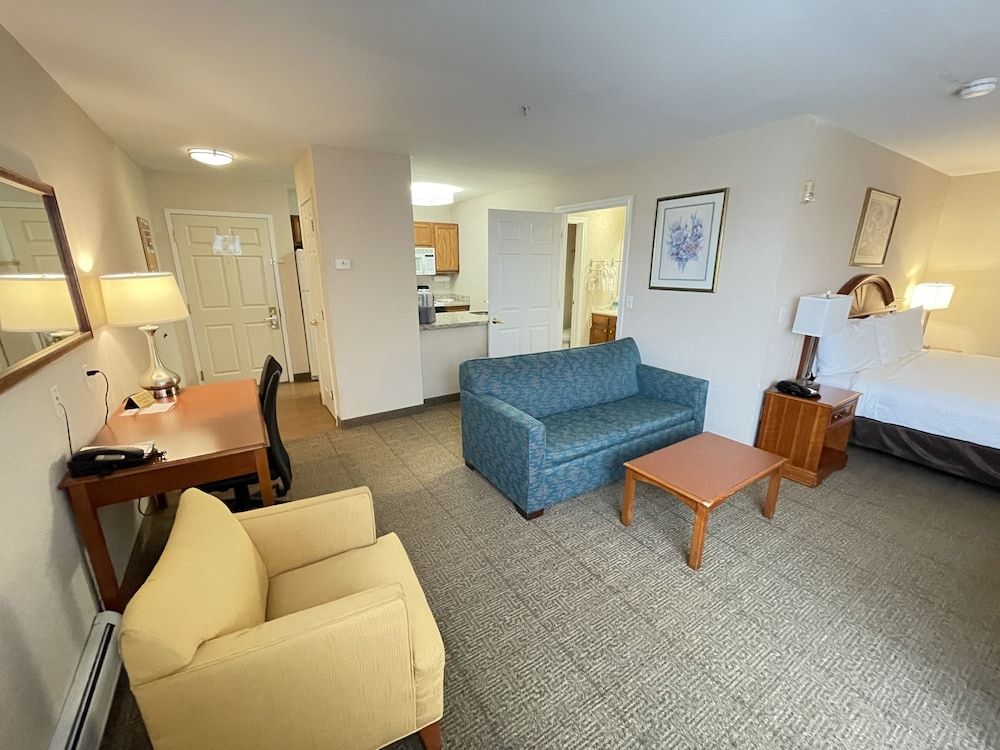 Smart Suites, Ascend Hotel Collection Suite, 1 King Bed with Sofa bed, Non Smoking, Jetted Tub 9