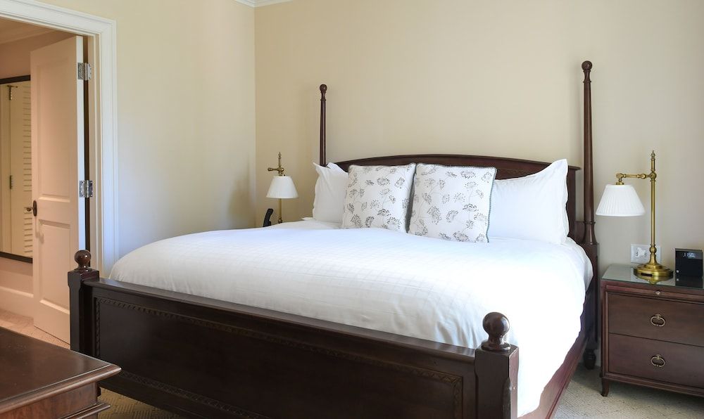 Forest View Inn One Bedroom Suite