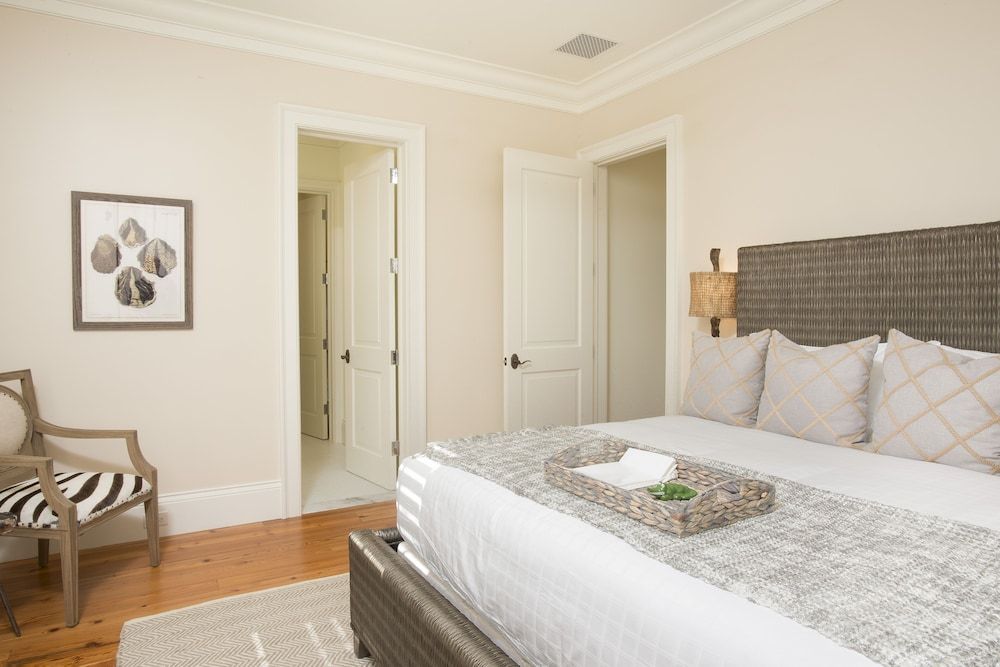Signature Five Bedroom Lagoon Residence 1002