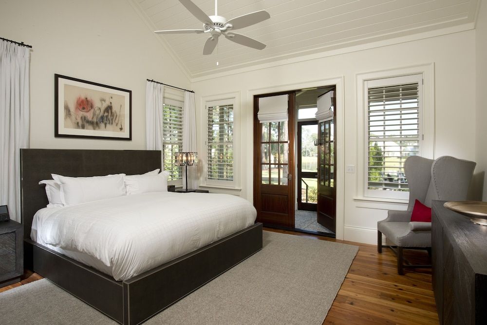 Signature Four Bedroom Lagoon Residence 1004