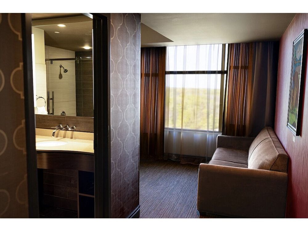 Cherokee Casino & Hotel Roland Deluxe Room, 2 Queen Beds (Deluxe Double Queen) 2