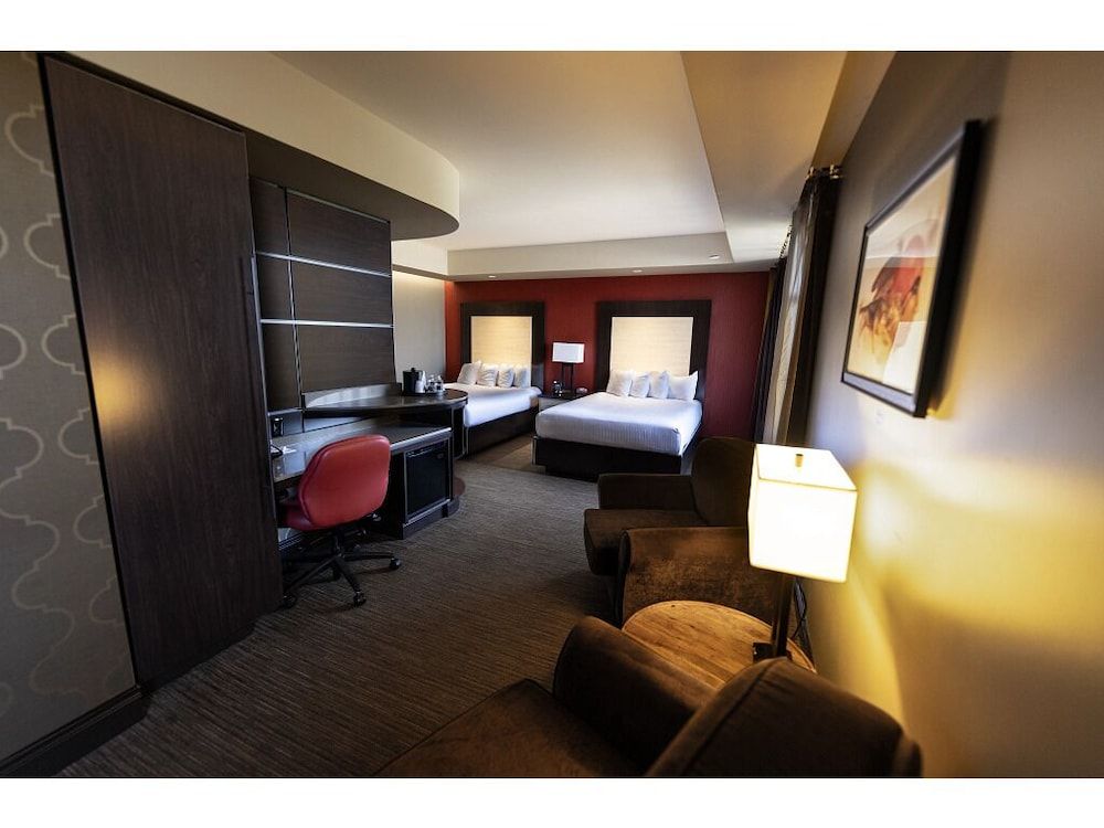 Cherokee Casino & Hotel Roland Deluxe Room, 2 Queen Beds (Deluxe Double Queen) 4
