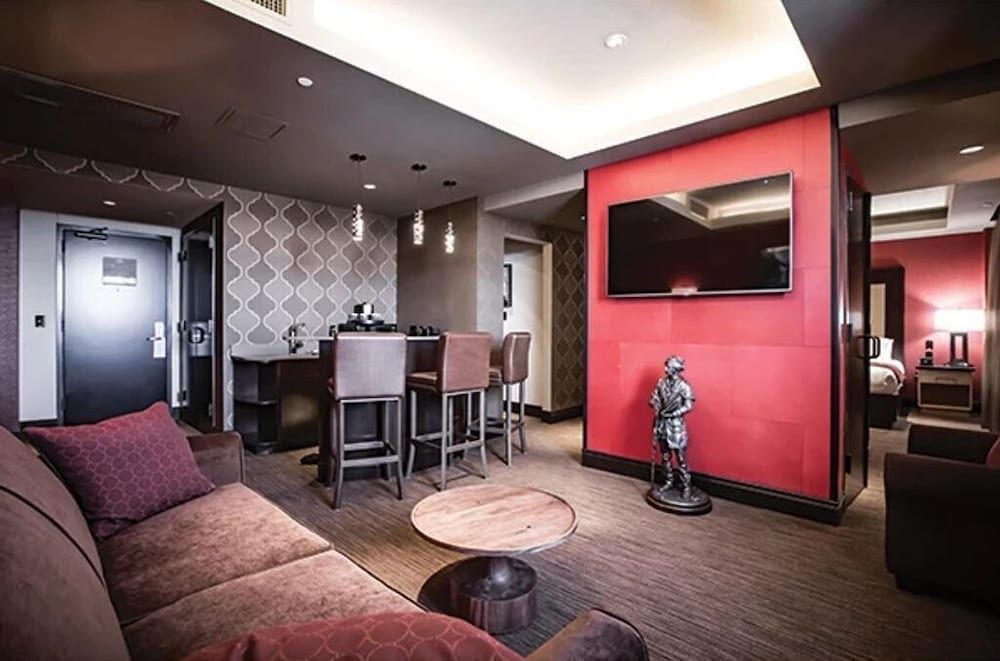 Cherokee Casino & Hotel Roland Suite, 1 King Bed (Chief Suite) 4