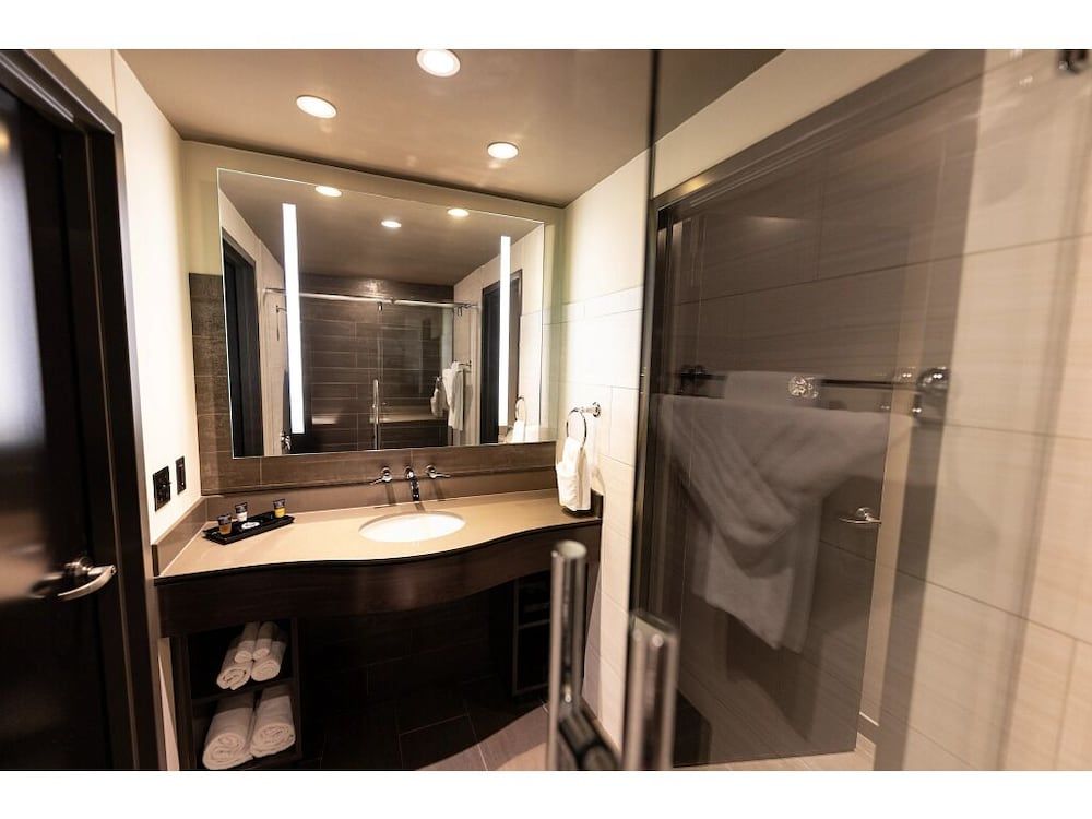 Cherokee Casino & Hotel Roland Suite, 1 King Bed (Chief Suite) 3