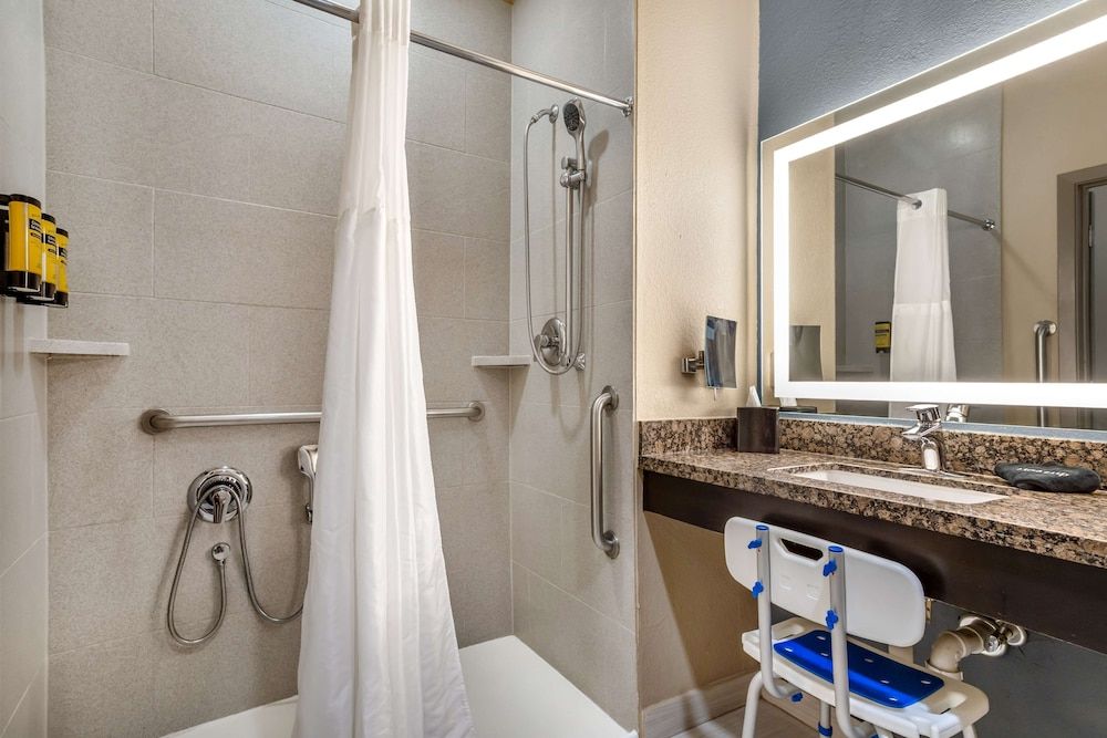 Best Western Plus Lake Jackson Inn & Suites Suite, 1 King Bed, Accessible, Non Smoking (with Sofabed) 2