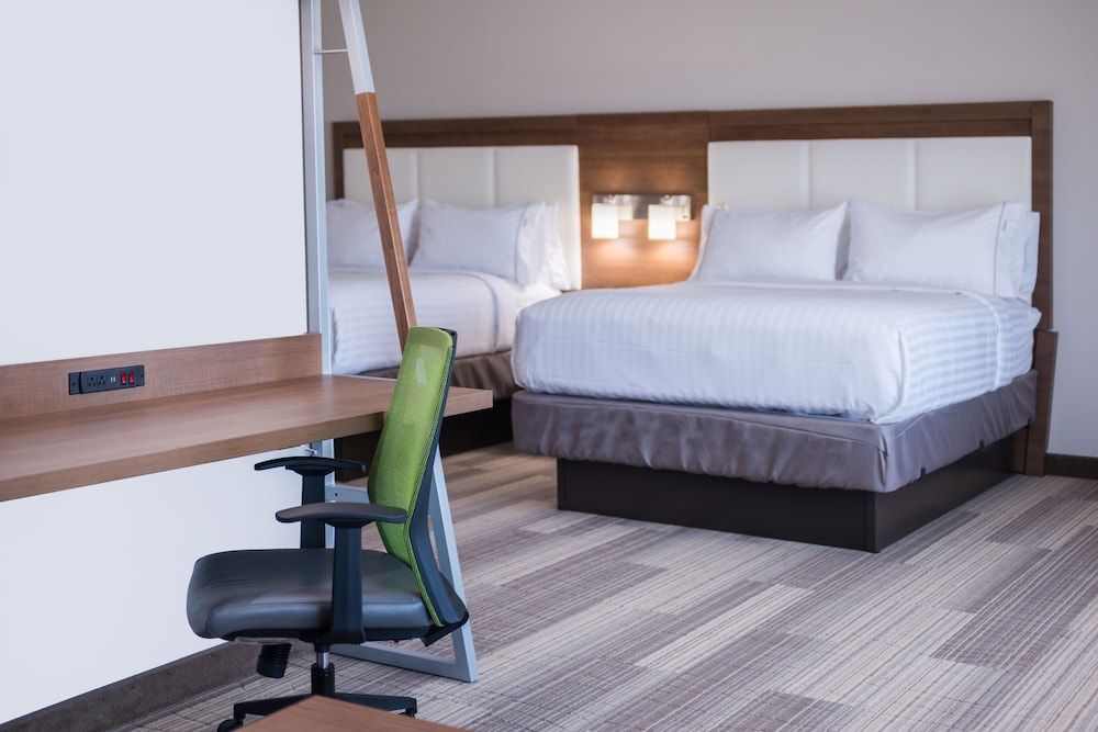 Suite, 2 Queen Beds, Accessible (Communications)
