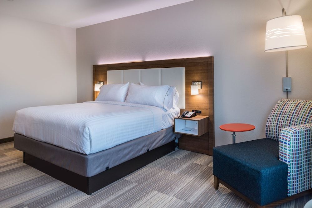 Suite, 1 King Bed, Accessible (Communications)