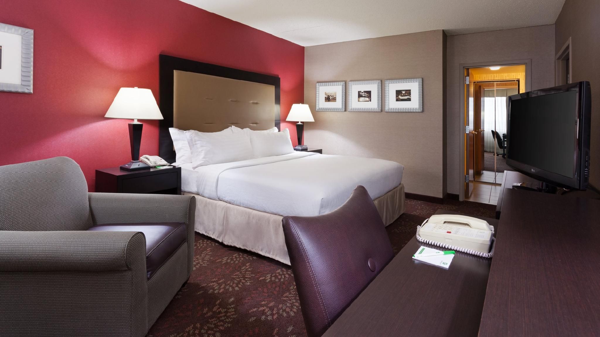 1 King 1 Bedroom Suite