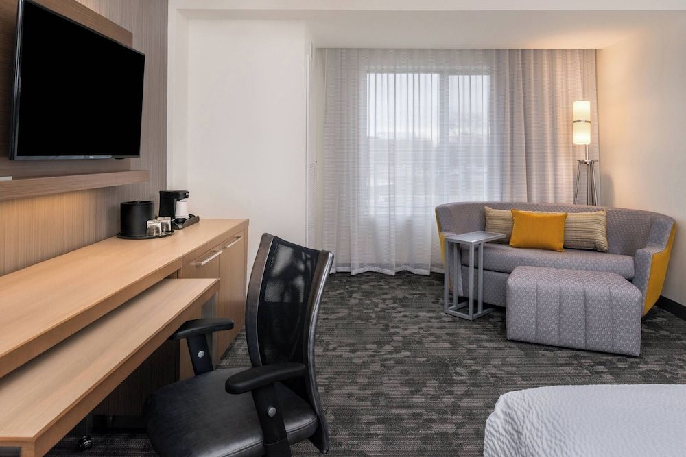 Room, 1 King Bed with Sofa bed (Mobility Accessible, Tub)