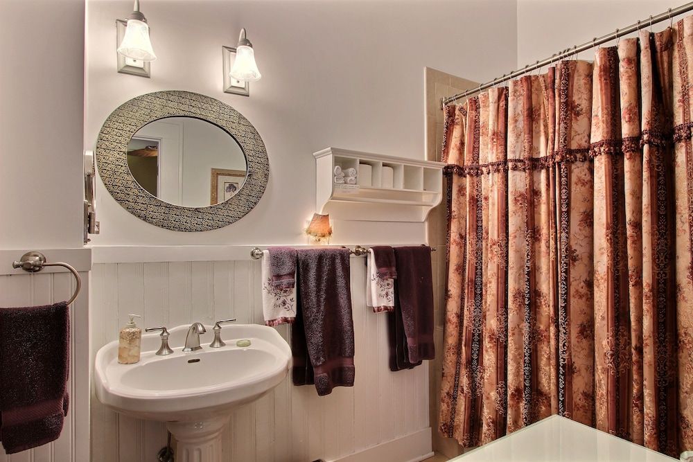 undefined Green Palm Inn 8