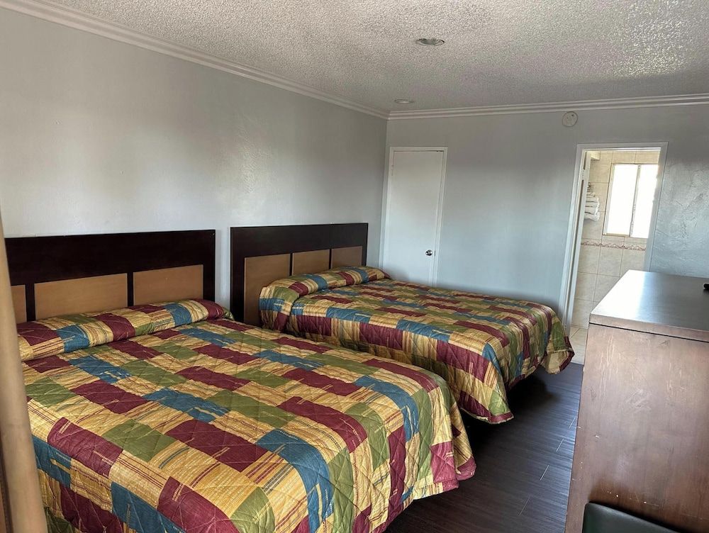 Room, 2 Queen Beds, Smoking