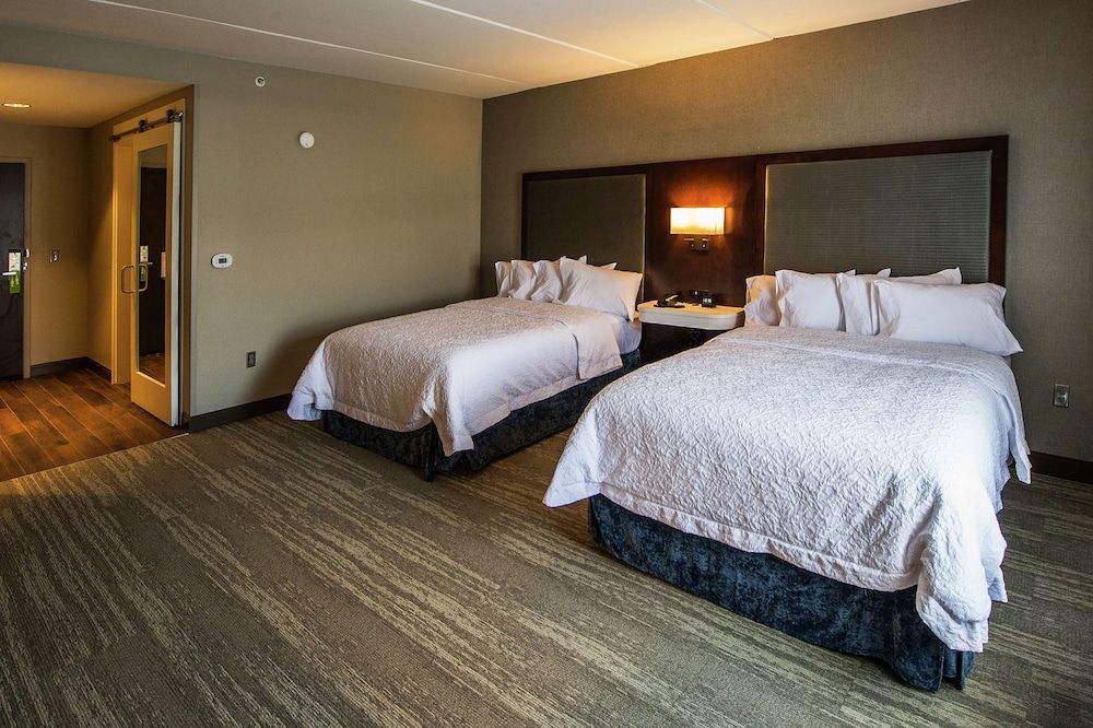 Standard Room, 2 Queen Beds, Bathtub