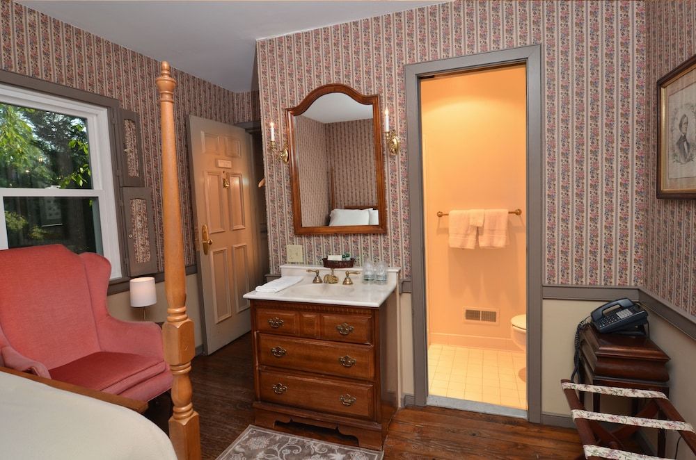 Duling Kurtz House & Country Inn Standard Suite, Private Bathroom (Jefferson Davis) 2