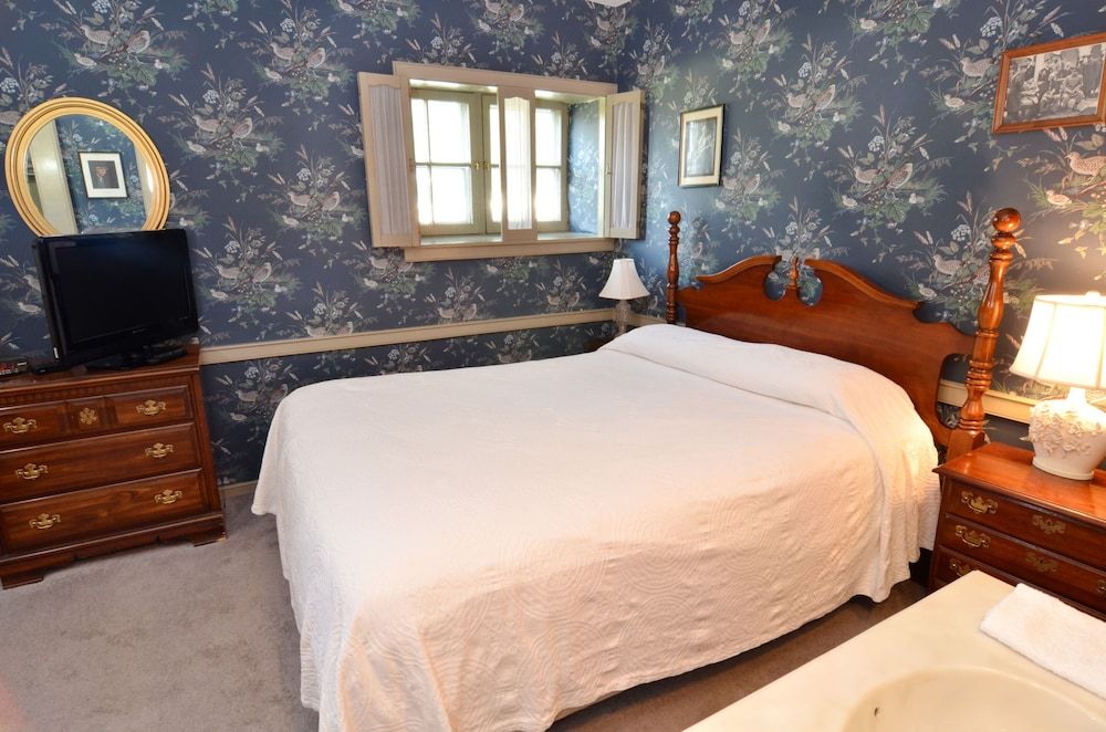 Deluxe Double Room, Private Bathroom (Winston Churchill)