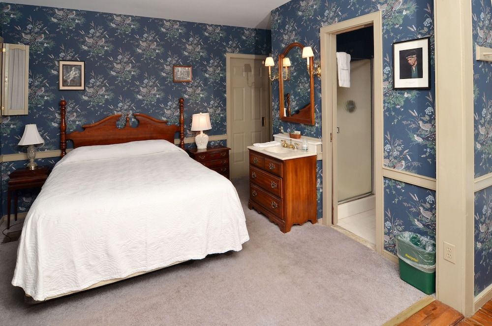 Deluxe Double Room, Private Bathroom (Winston Churchill)