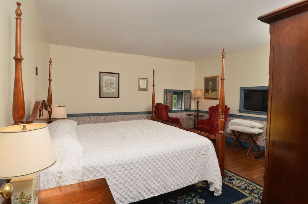 Deluxe Double Room, Private Bathroom (George Washington)