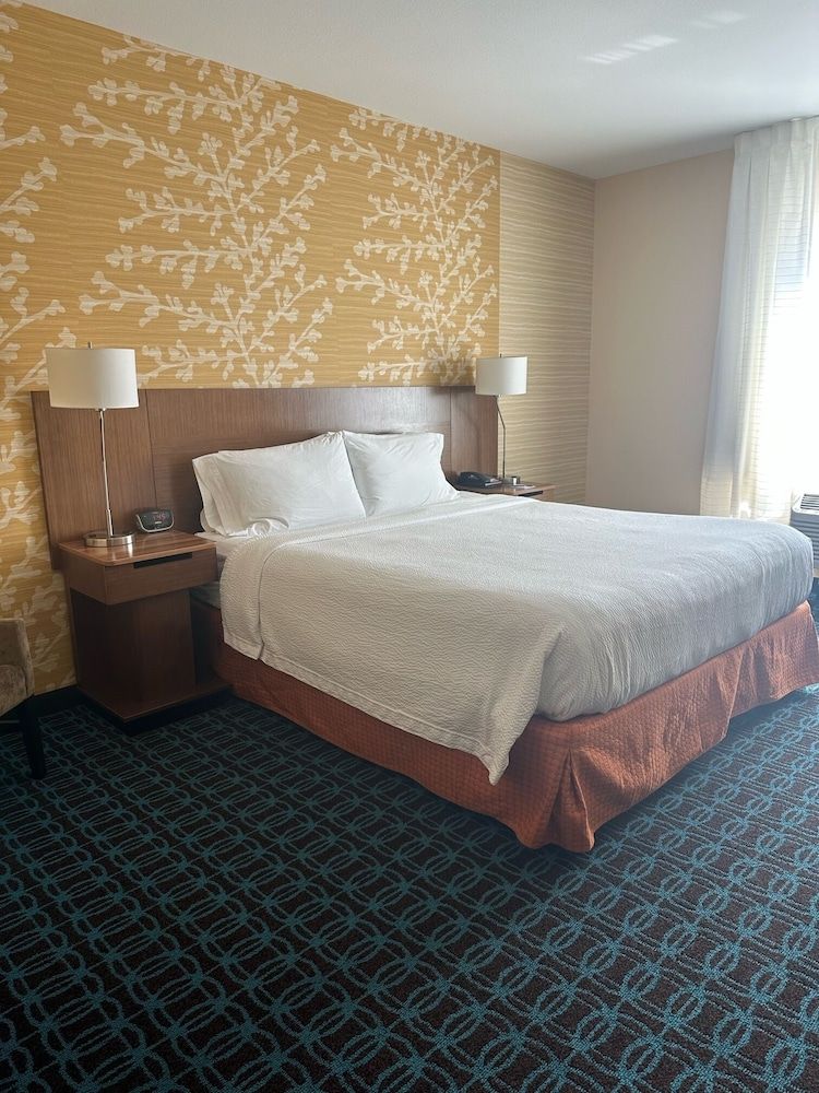 Room, 1 King Bed (Mobility/Hearing Access, Roll-In Shwr)
