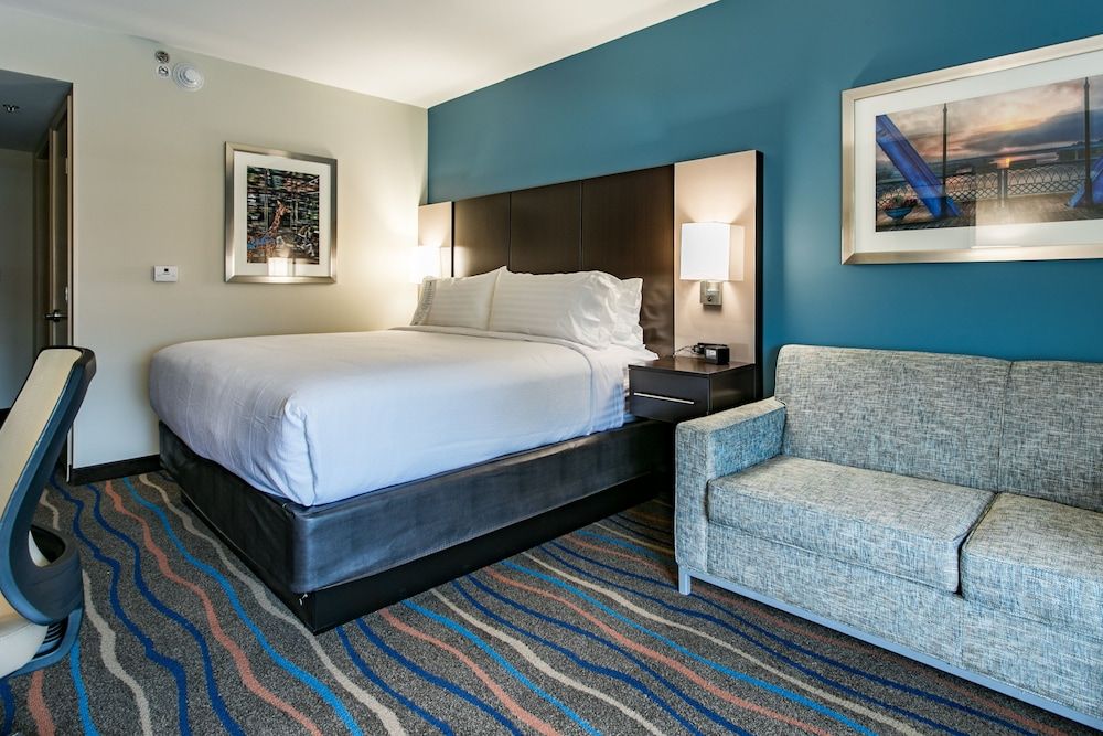 Suite, 1 King Bed with Sofa bed, Hearing Accessible (Comm)