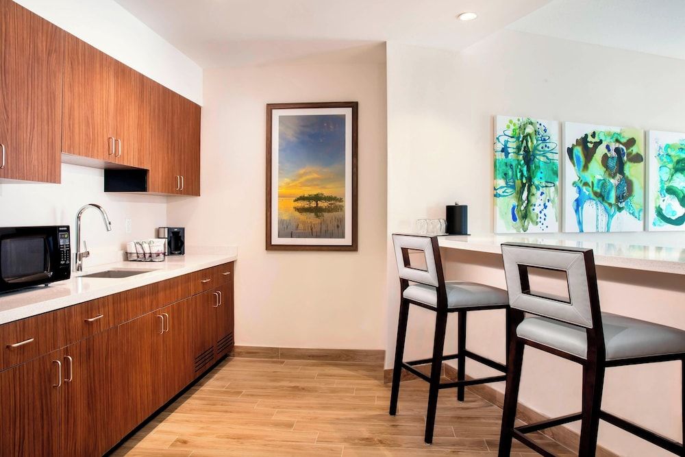 Courtyard by Marriott Faro Blanco Resort Studio Suite, 1 King Bed with Sofa bed, Balcony, Partial Ocean View (Balcony) 6