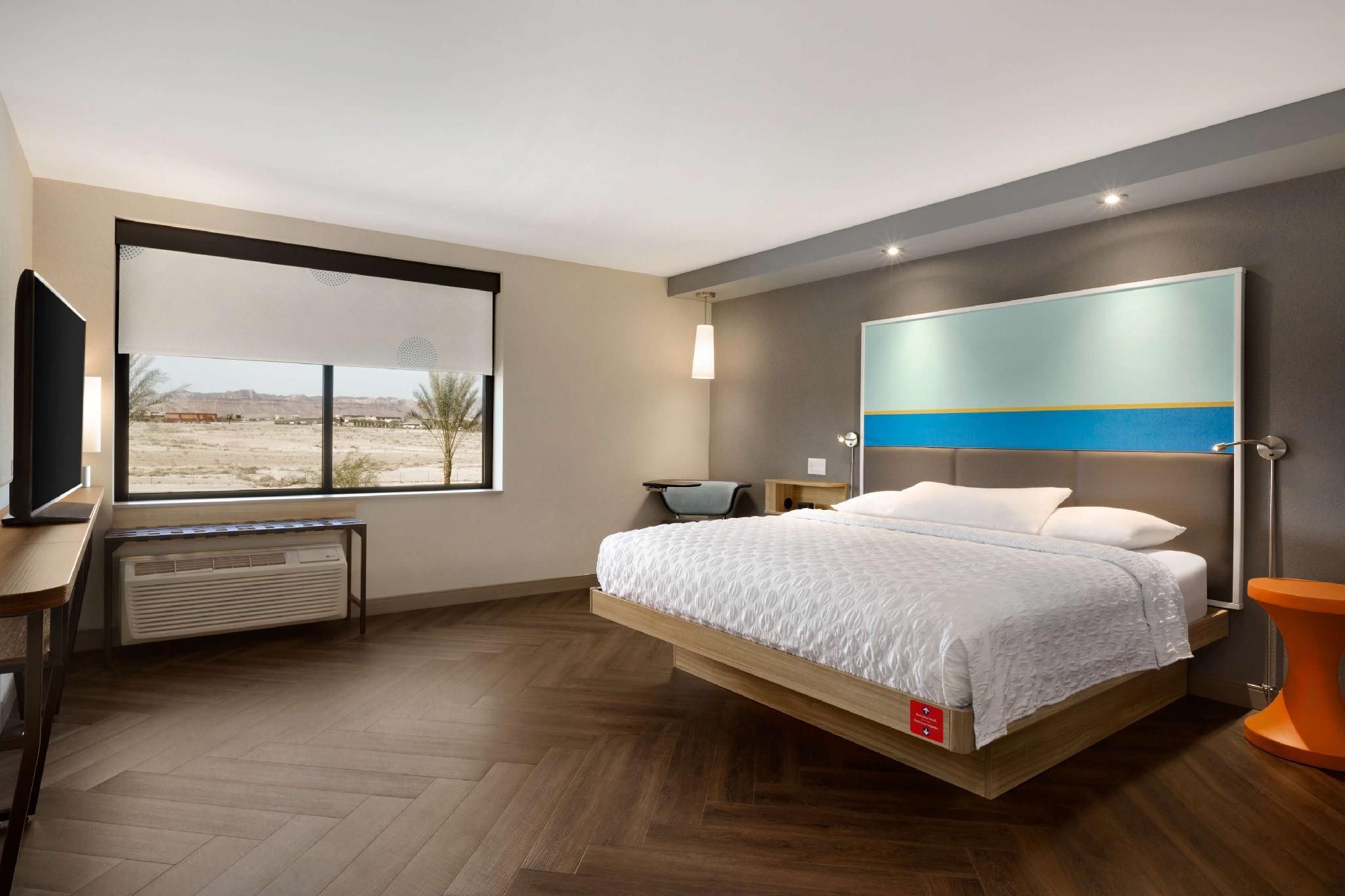 Tru by Hilton Las Vegas Airport, NV 1 KING HEARING ACCESSIBLE ROOM W/RI SHOWER